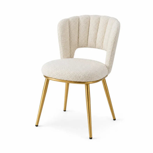 silla de comedor tapizada bouclé con respaldo curvo estructura de acero y patas metálicas doradas 50 x 55 x 85 cm color crema